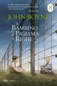 Il bambino con il pigiama a righe
